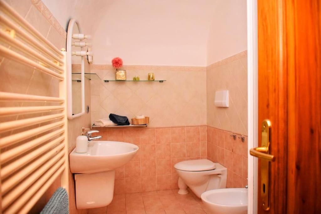 Casa Vacanze E Brevi Periodi Alla Porta Etrusca La Panchina Al Sole Volterra Exterior foto